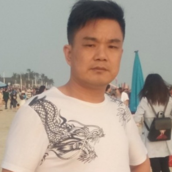 内向板凳的照片