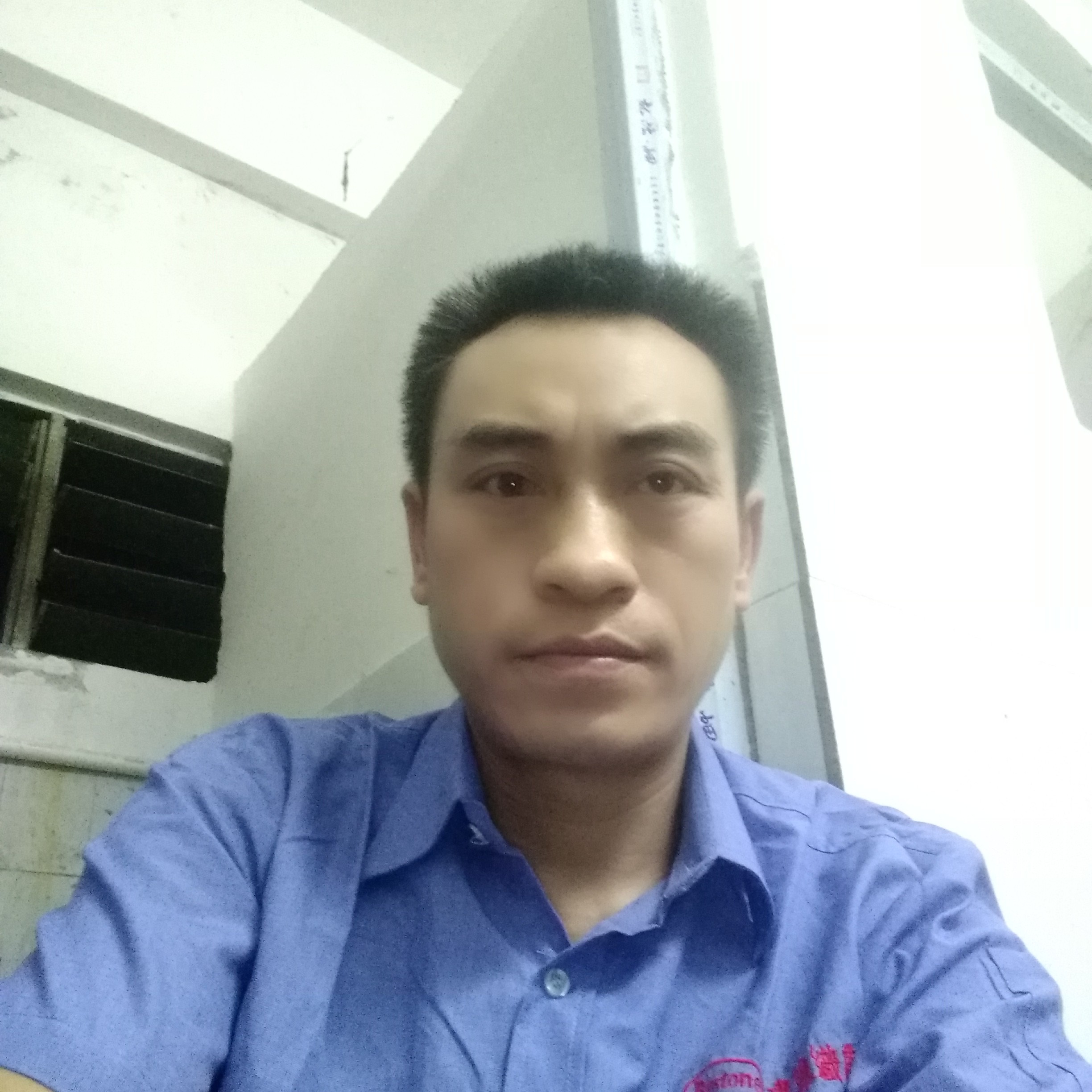 烤鸡吃醋俊秀的照片