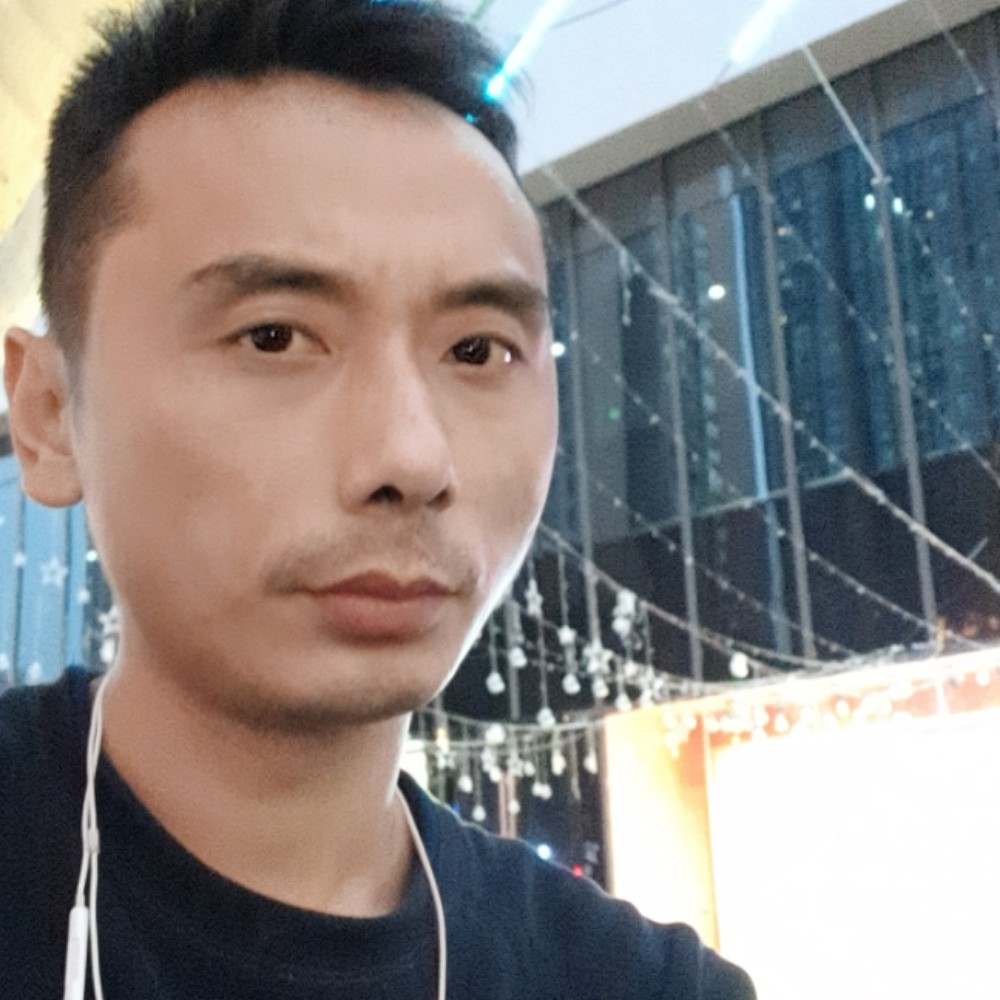 水影回眸俊秀的照片