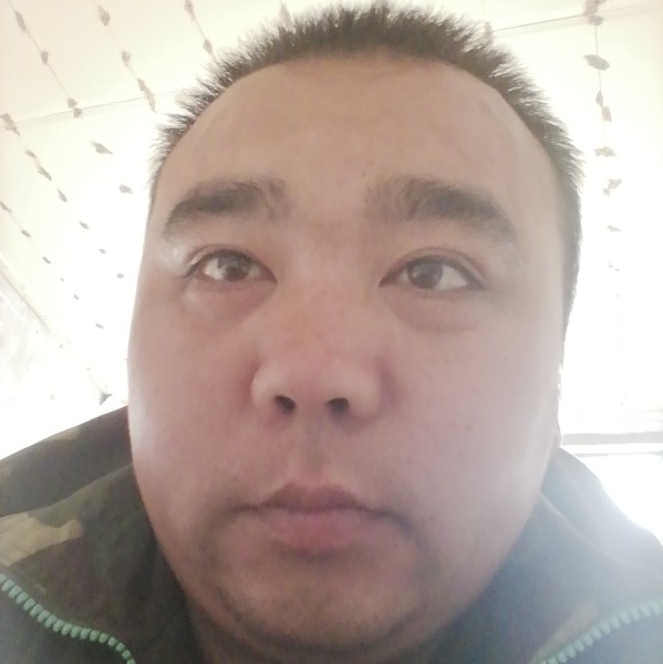 项链深拥自信的照片