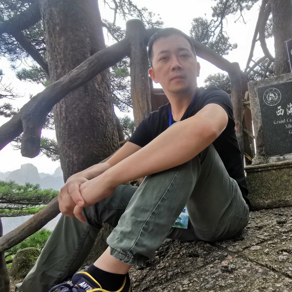 爱笑的中叔的照片