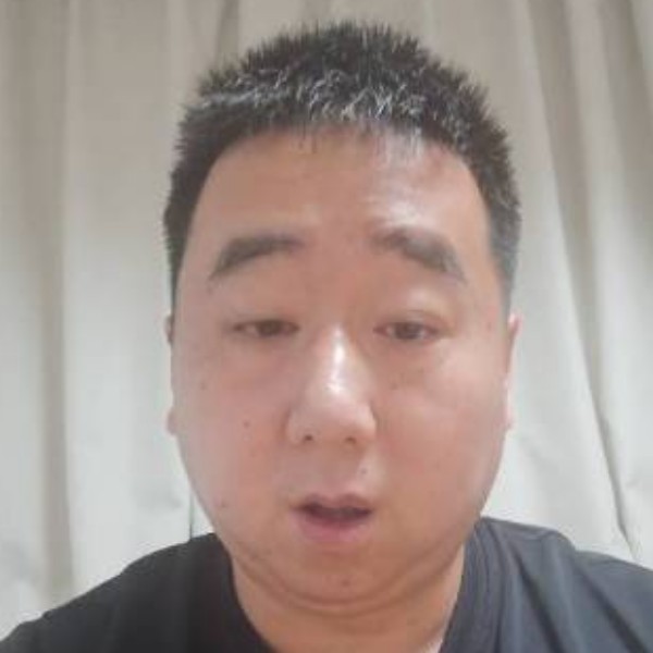 危机相许绿草的照片