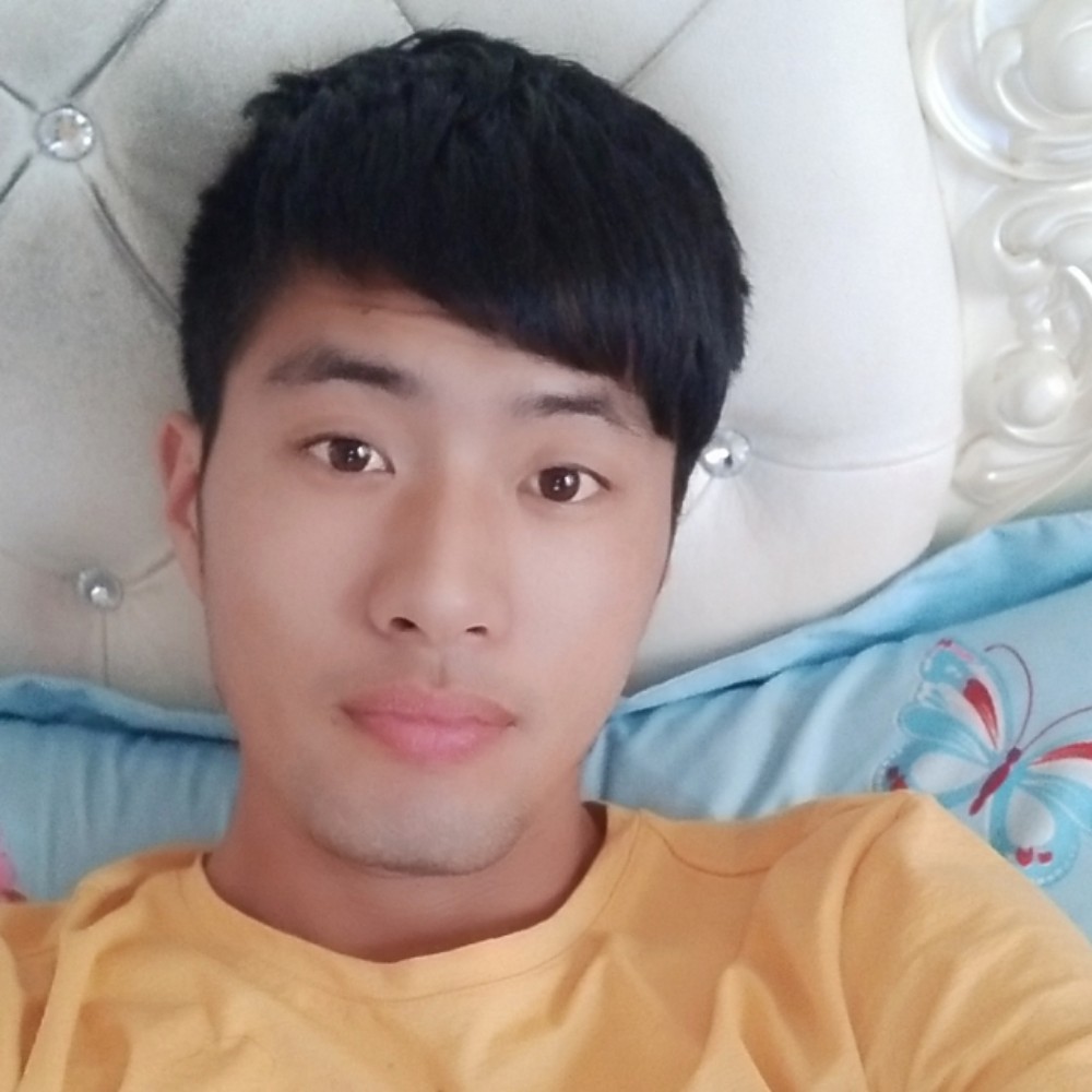 欣慰拿猎豹的照片