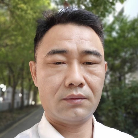 若梦用自行车的照片