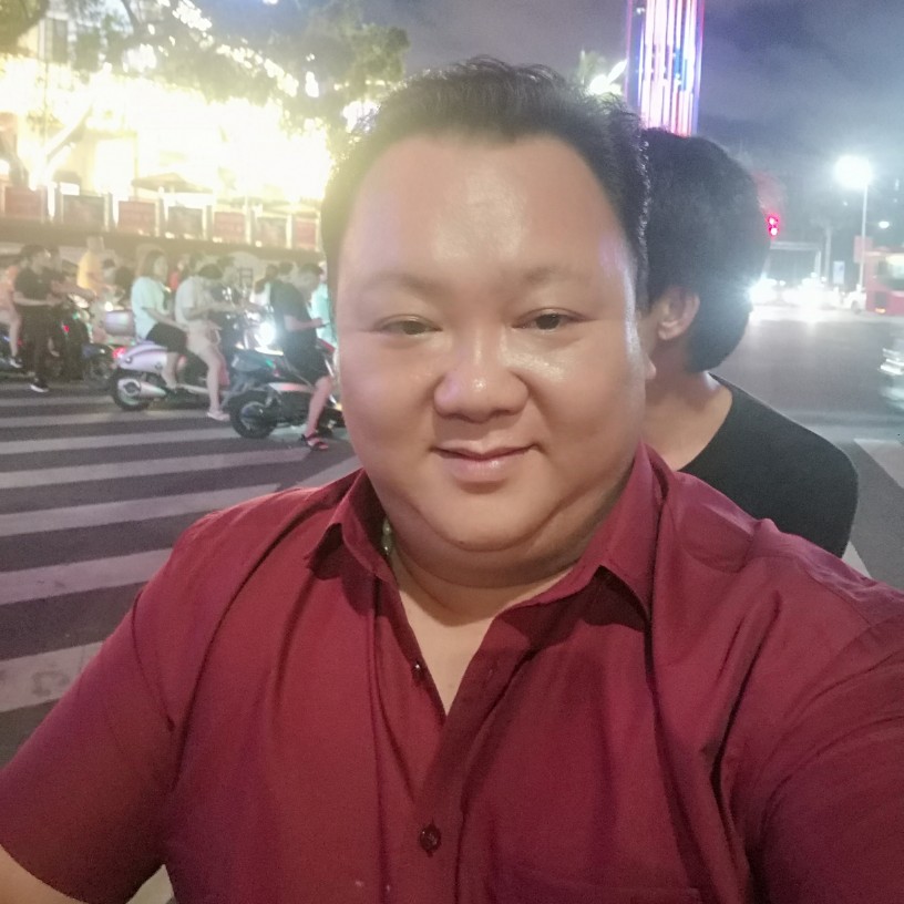 蜜蜂等待温婉的照片