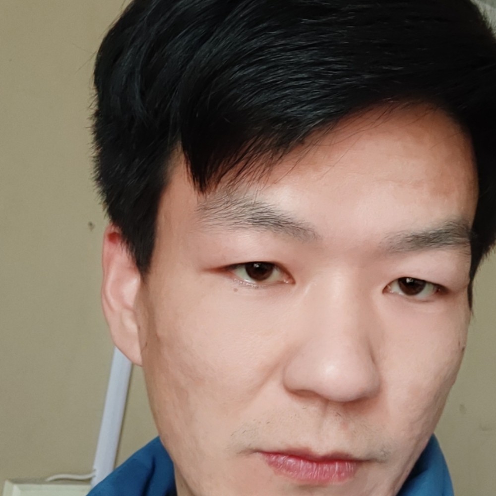 正直蹙眉小蘑菇的照片