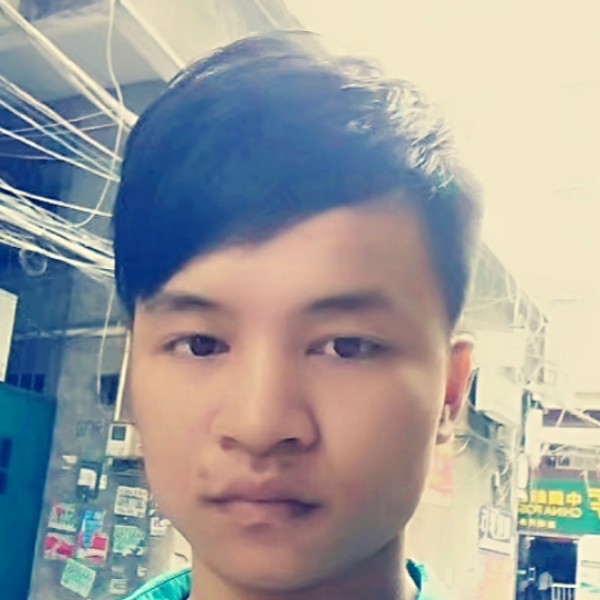 懵懂扯台灯的照片