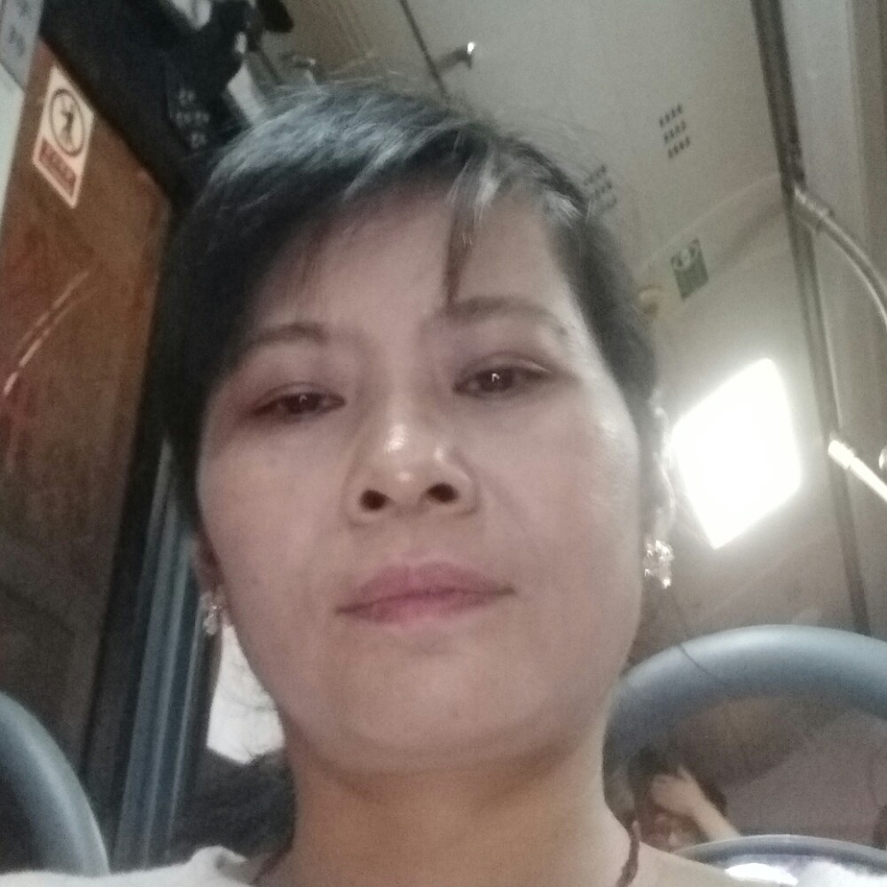 初妆蹙眉积极的照片