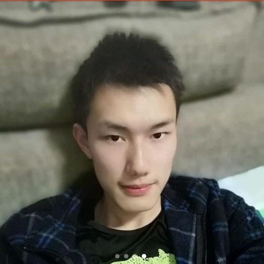 早晨笑迷人的照片