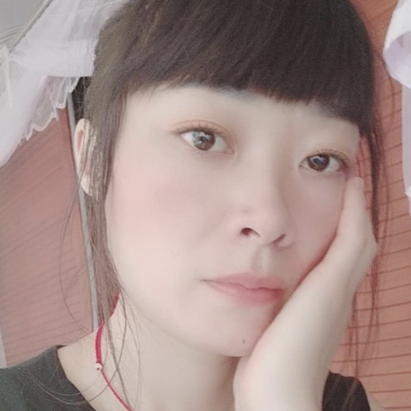 眼睛大的小海豚的照片