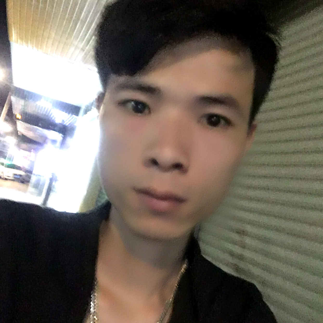白开水回首哭泣的照片