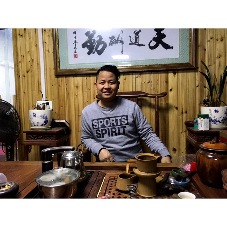 二手奢侈品店的照片