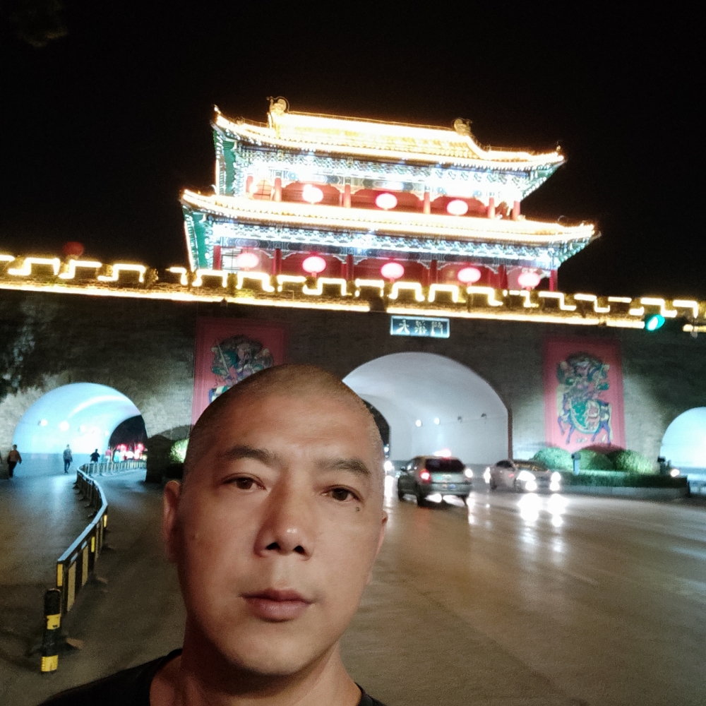 简单与洛尘的照片