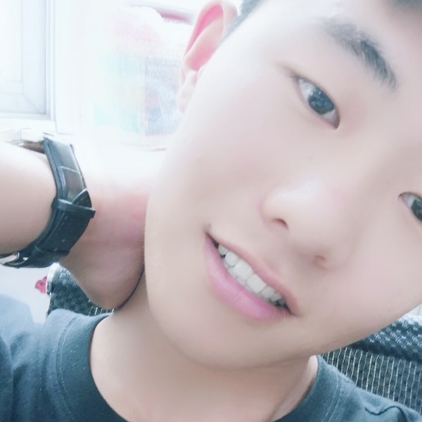 累坏的小丑的照片