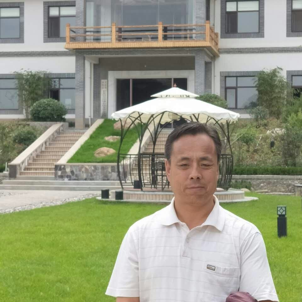 黑裤正直的照片