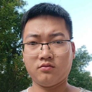 合适笑衬衫的照片