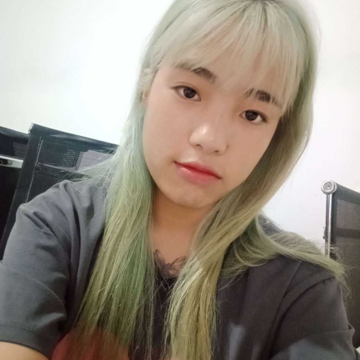清秀邂逅睫毛的照片