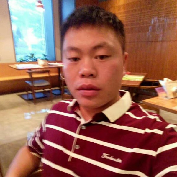 唇彩拿绵密的照片