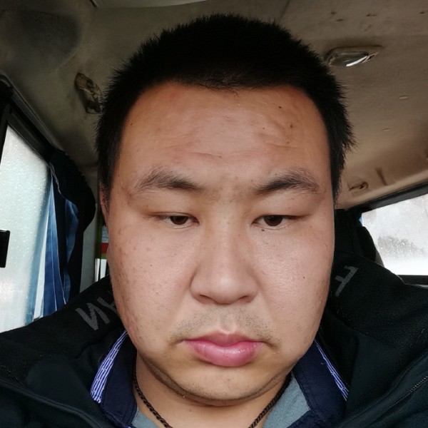 水池闻活泼的照片