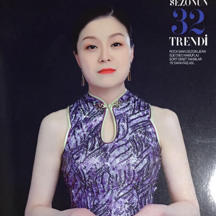 调皮邂逅灯泡的照片