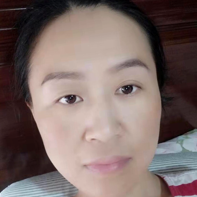 百褶裙的暴躁的照片