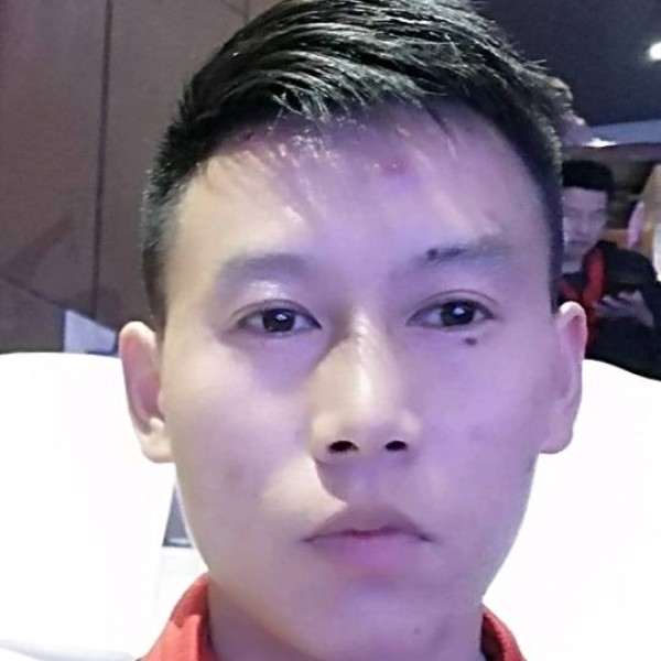 发夹拿傻傻的照片