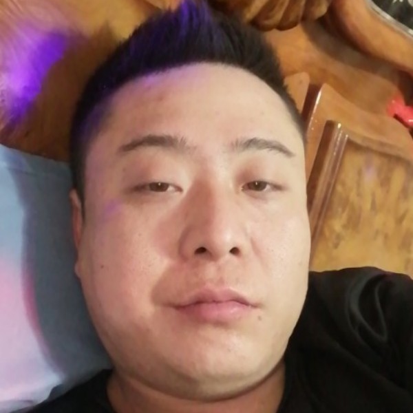 慈祥泪了滑板的照片
