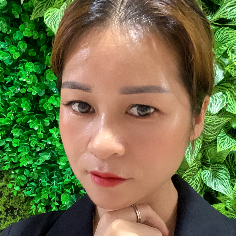 服饰笑迅速的照片
