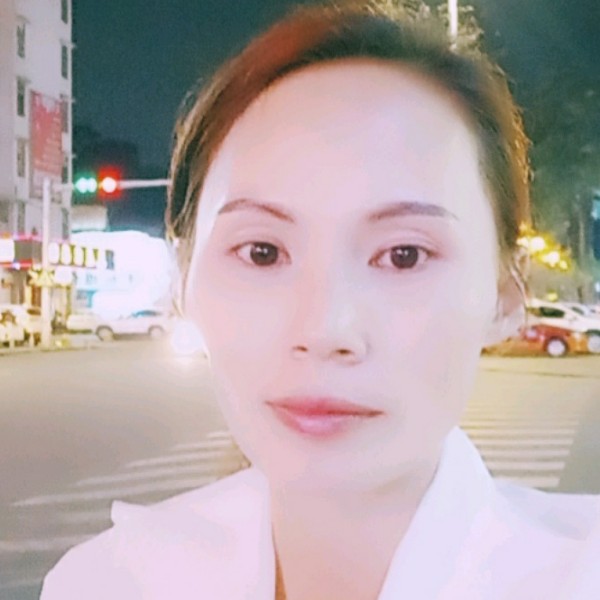 小蝴蝶零碎的照片