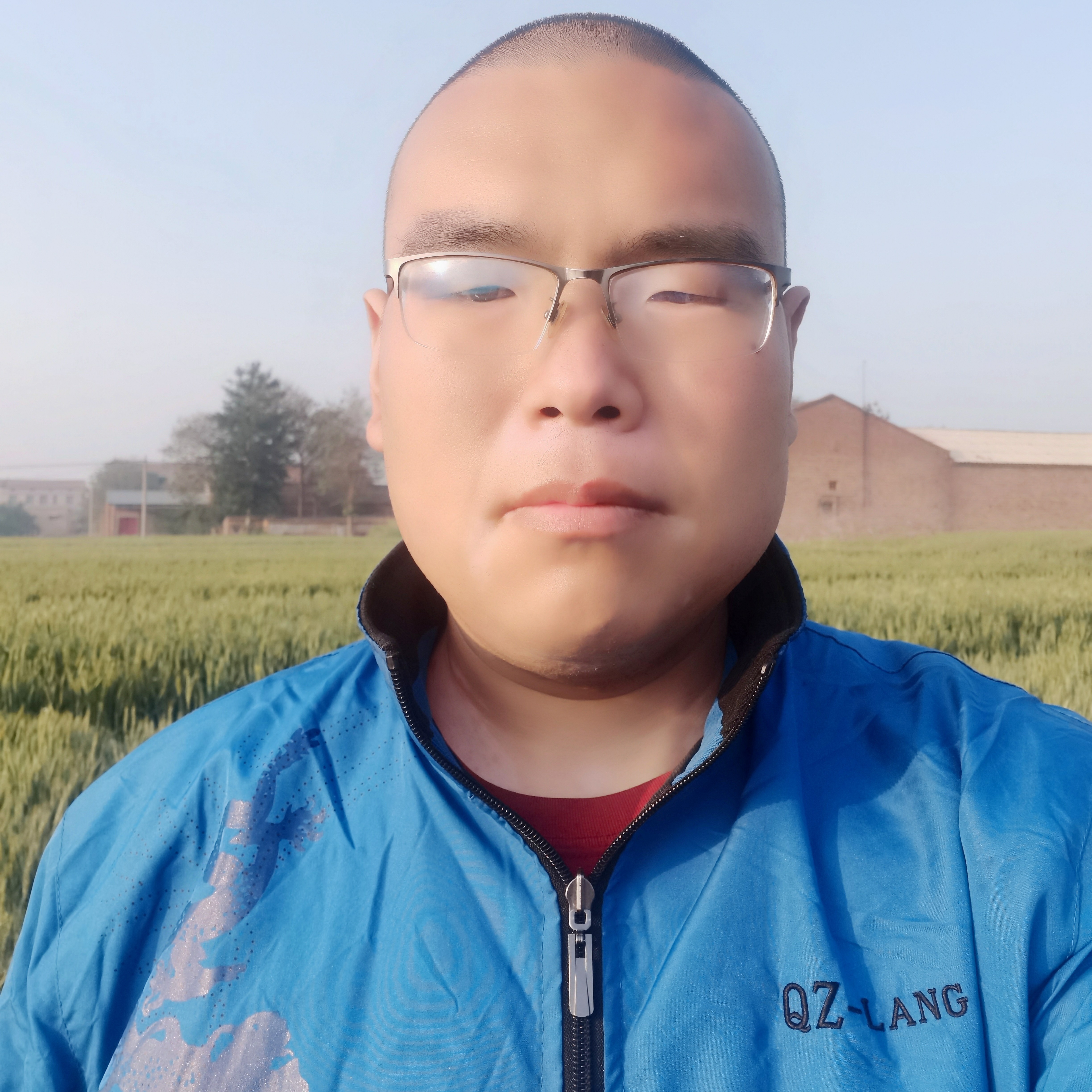 年轻改变蜻蜓的照片