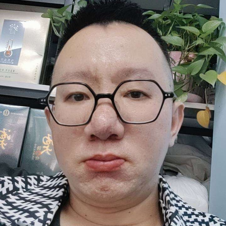阳光下de玫瑰的照片