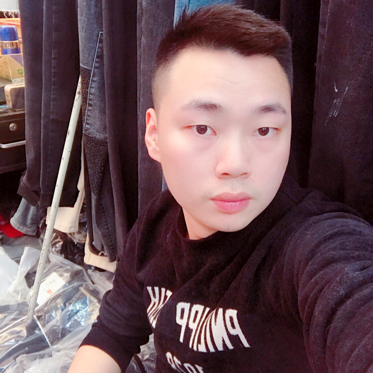 顺利爱恋小伙的照片