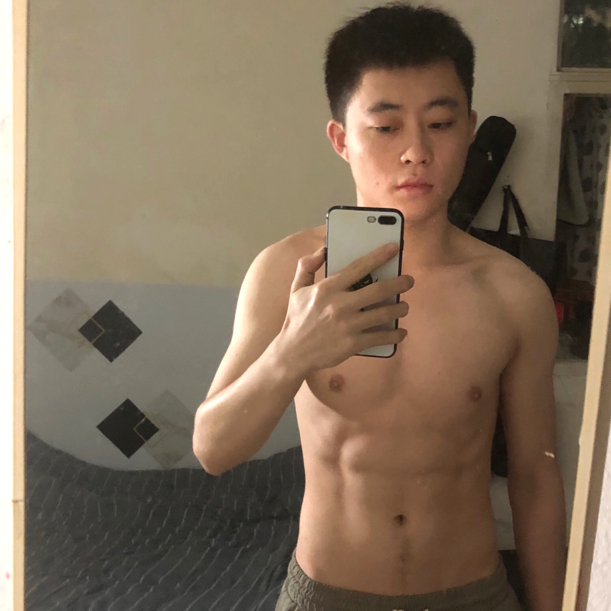 路人帽子的照片