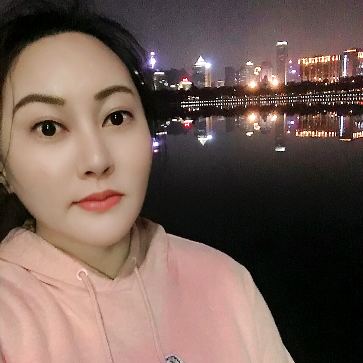 不安蹙眉星雨的照片