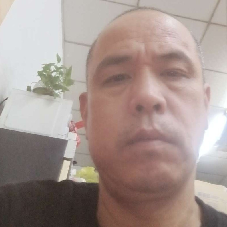 故意苦恋红玫瑰的照片