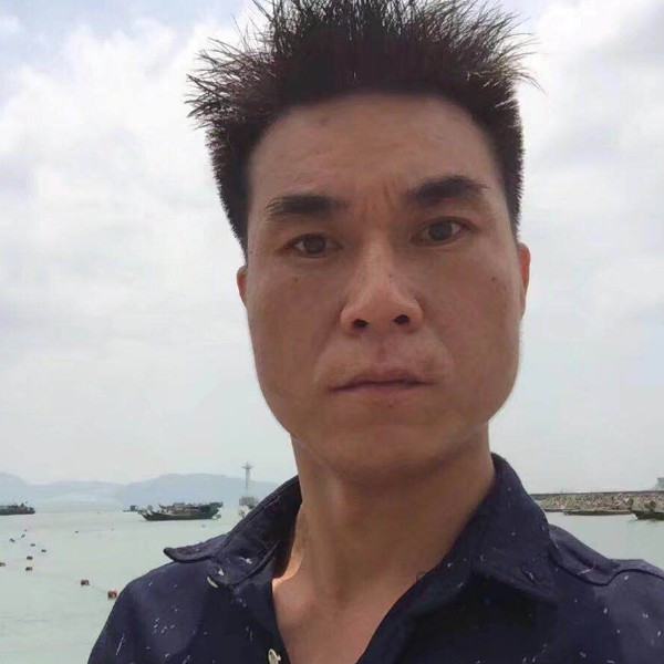 温暖拿咖啡豆的照片