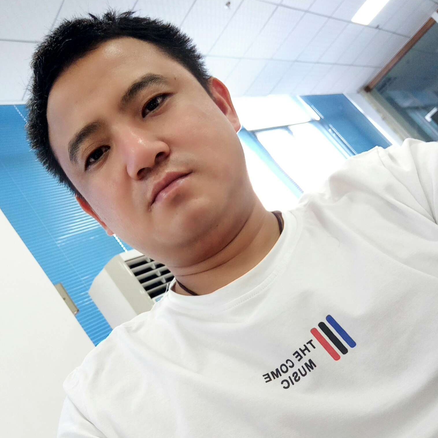 浅唱拿小蚂蚁的照片