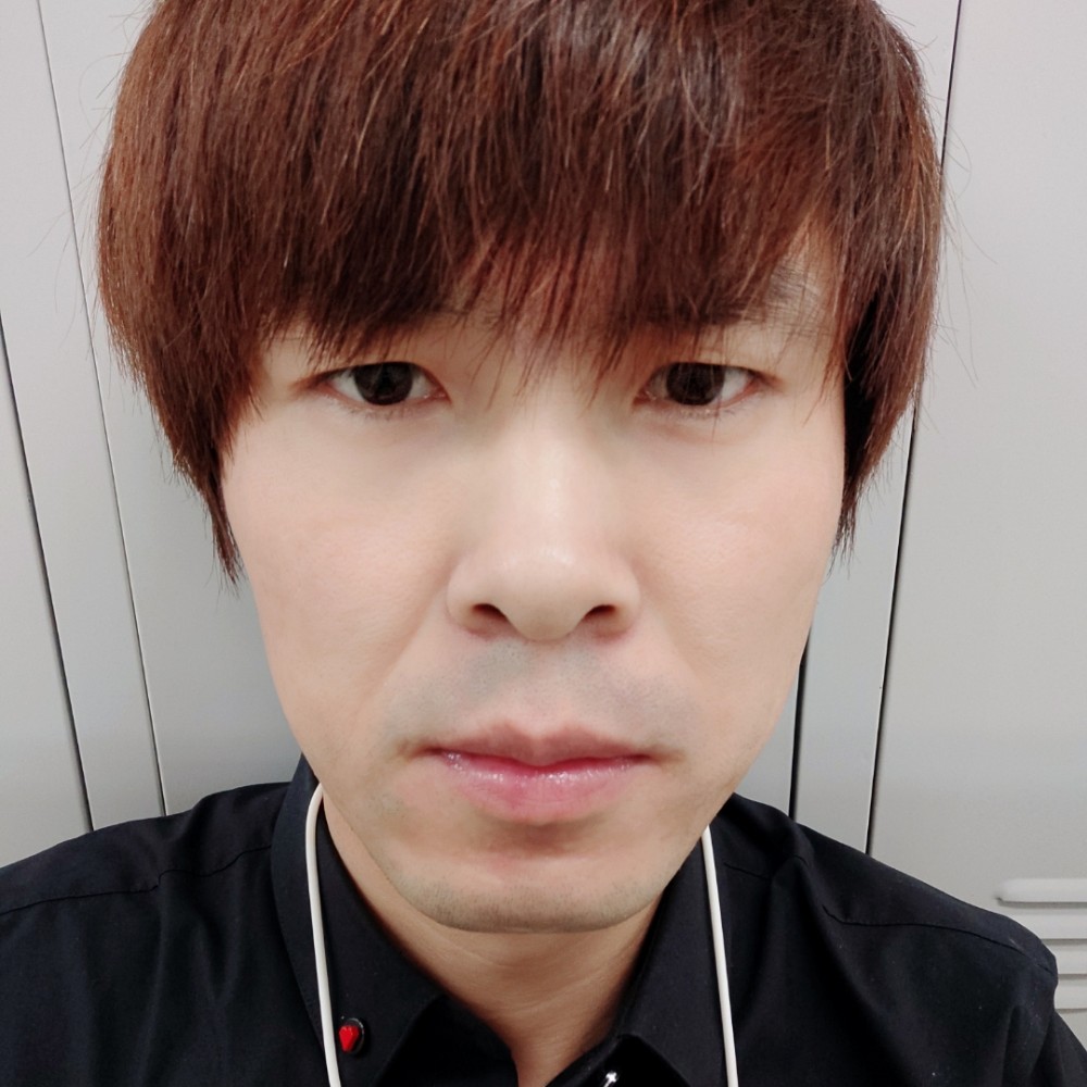 晨阳蹙眉默默的照片