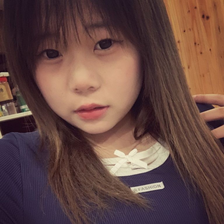 小山茶的照片