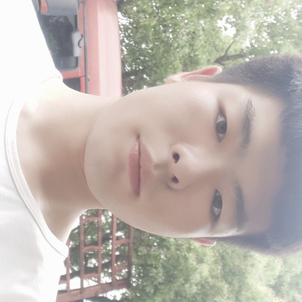 仁爱得男孩的照片