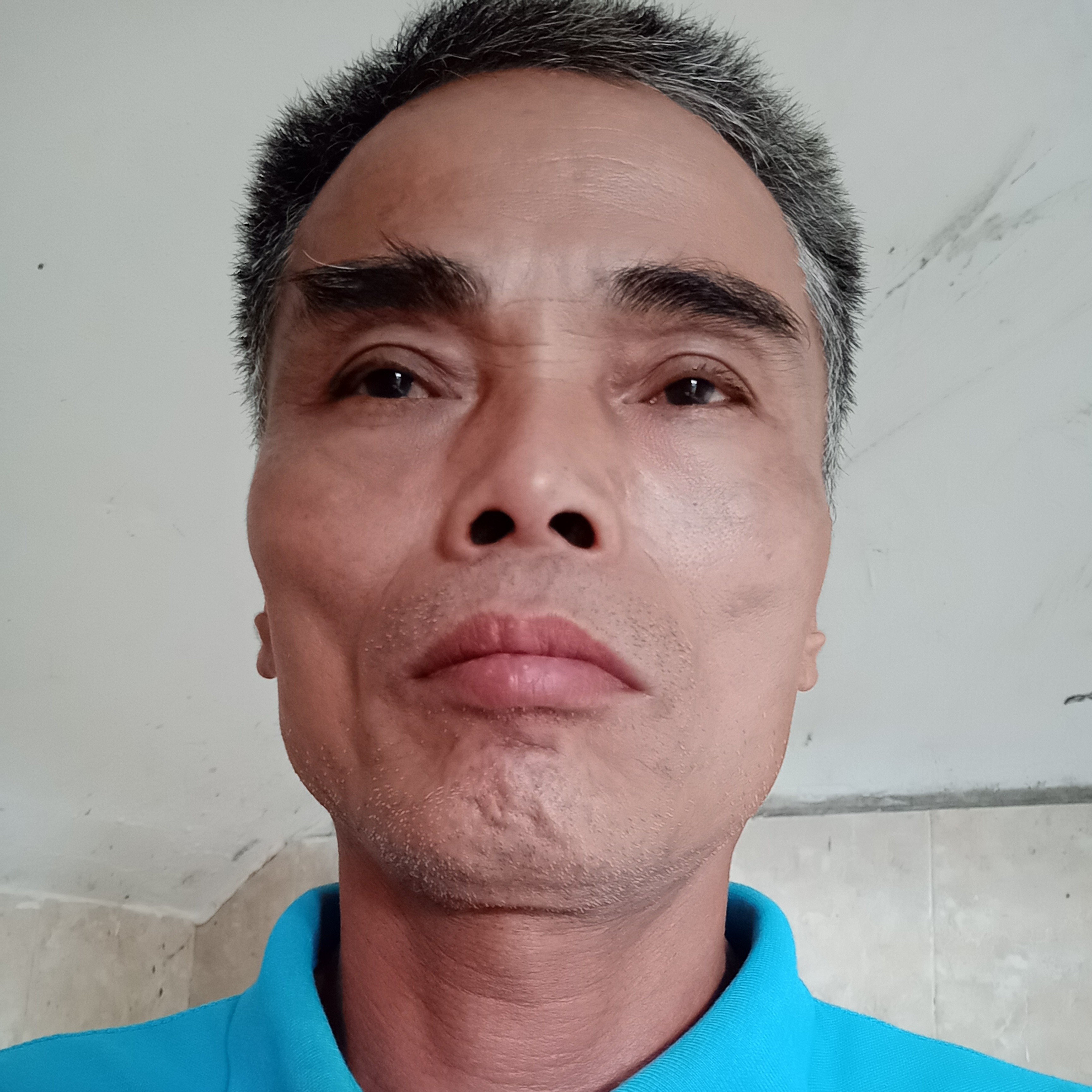 大方还书本的照片