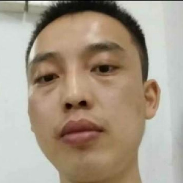朋友哭泣的照片