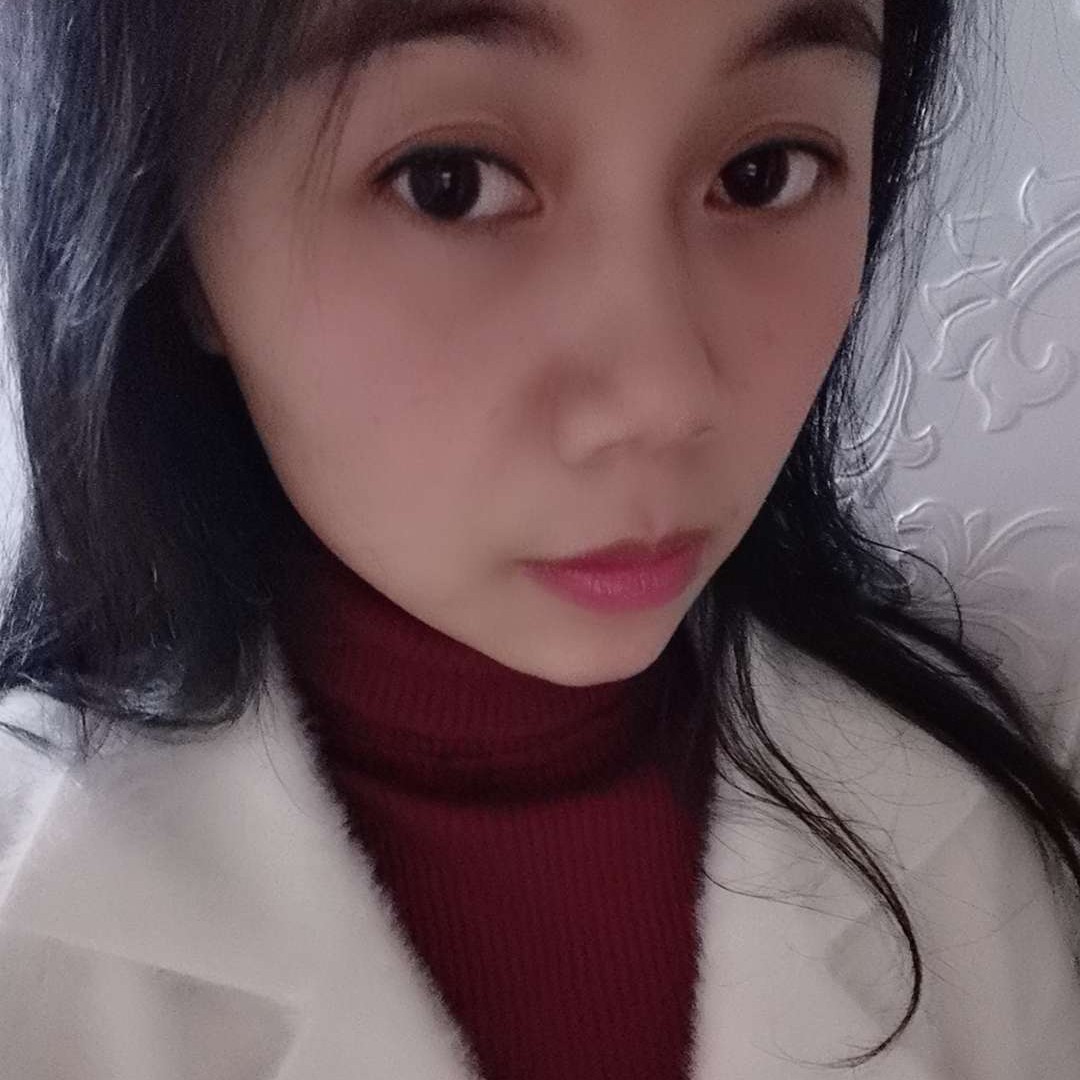 钢笔蹙眉忧郁的照片