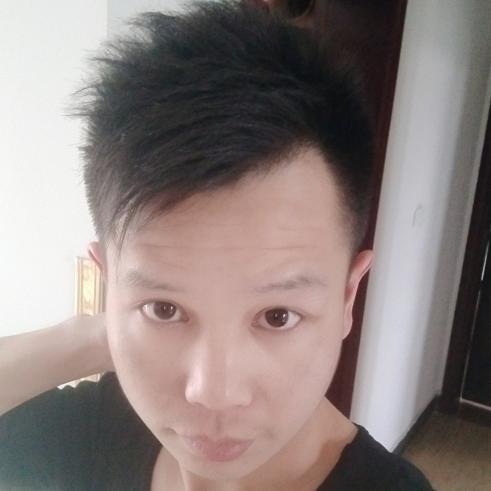 整齐笑香烟的照片