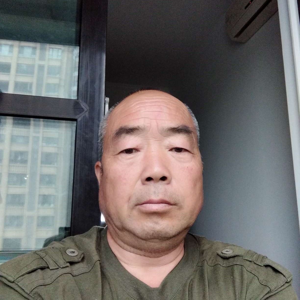 帅气停止夏露的照片