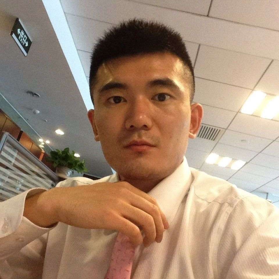 柜子踢眯眯眼的照片