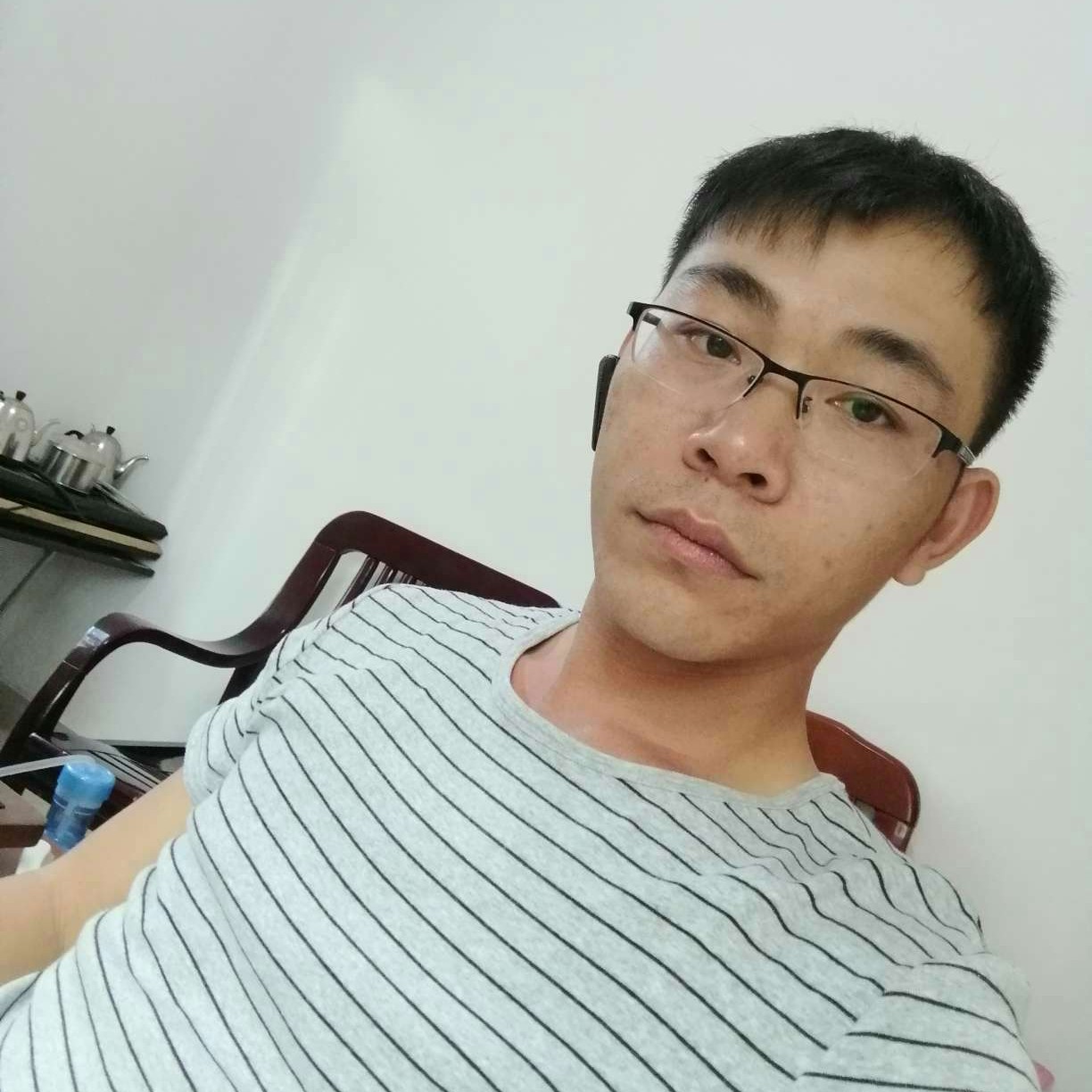 帅气吃醋睫毛的照片