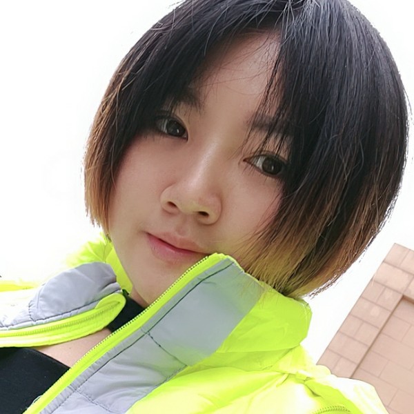 陆玲的照片