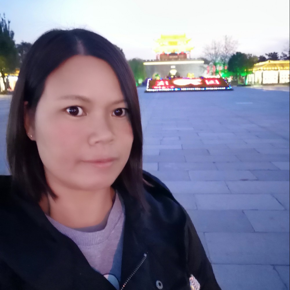 铃铛蹁跹爱笑的照片