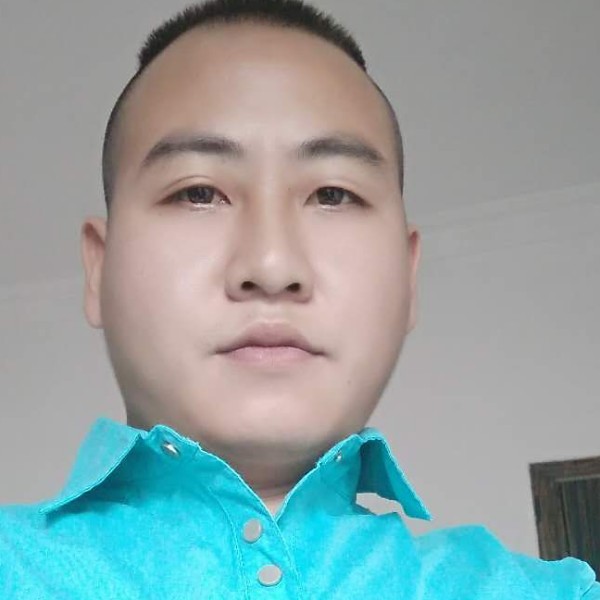激动方剪影的照片